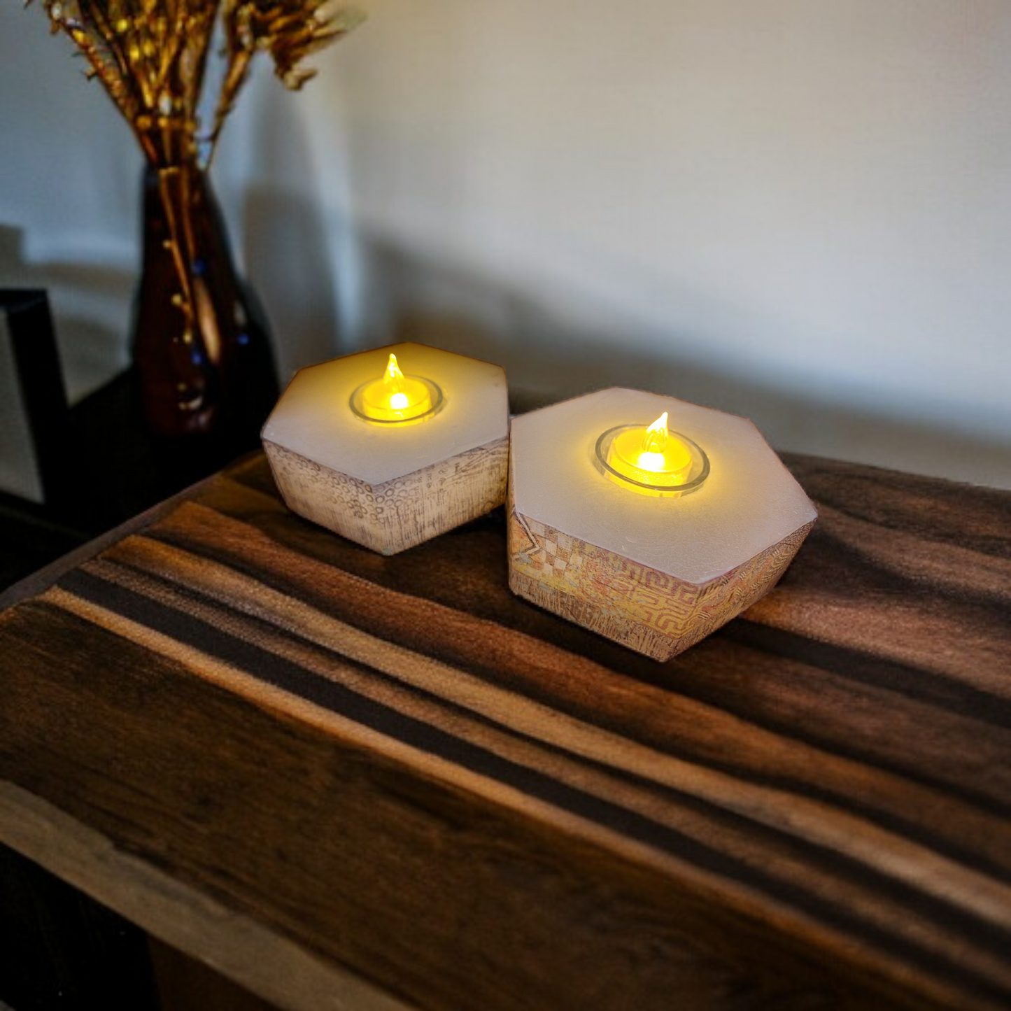 “Mystère” candle holder: A case of light with vintage accents